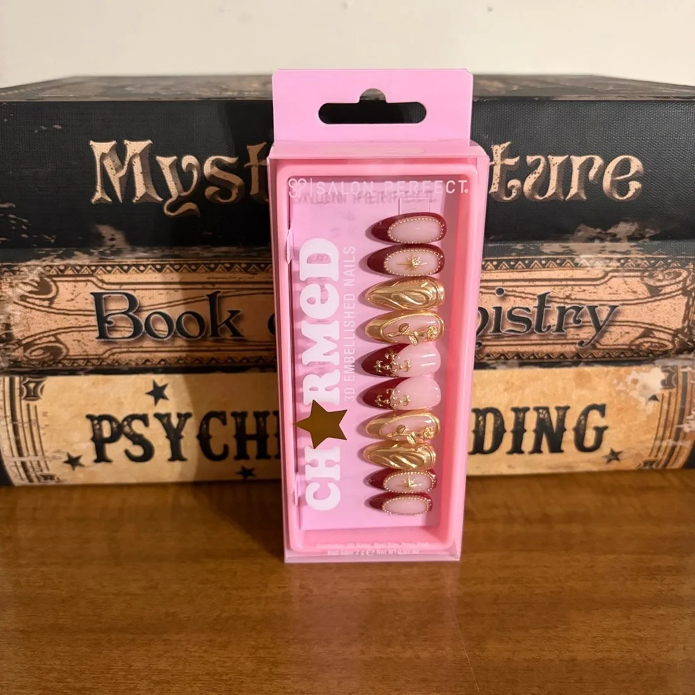 NEW Charmed 3D Embellished Nails - Picture 1 of 4